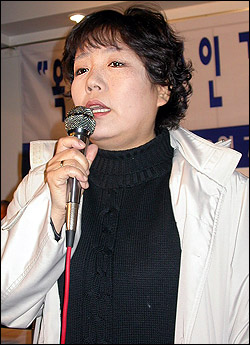 "지금 정도의 사회적 공론으로 남편을 설득할 수 있을 지 모르겠다"며 안타까워 하는 김이경씨 